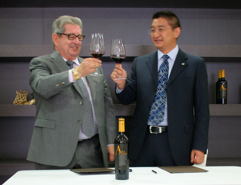 Acuerdo-COFCO-y-Bodegas-Luzon-Brindis